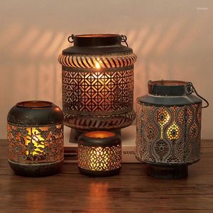 Bougeoirs Vintage Lampe Candlelaar Home Decoration Pictures artisanat Hands Nostalgic Hollow Hollow Port Bureaux de vent