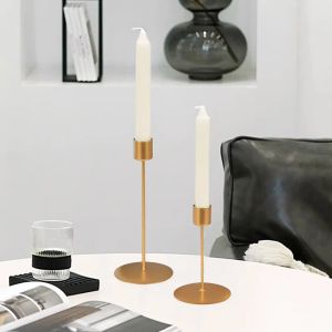 Cougies 2pcs Bandlers MODERNE METAL CHANDLESTICK WEDLESTHCANDLE Stand exquis Christmas Desktop Party Decor Forhome Office Decor