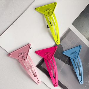 Pince à cheveux Triangle couleur bonbon pour femmes et filles, Barrettes avec lettres, Design spécial, cadeau pour amour, petite amie, haute qualité