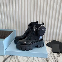 2022 Dames Rois Martin-laarzen militair geïnspireerde gevechtslaarzen nylon zakje bevestigd aan de enkel met riem Enkellaars topkwaliteit zwarte matte lakleren schoenen