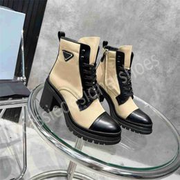 Chaussures à semelle épaisse en toile Mode féminine Confort élevé Style britannique Bottes de moto Designer Dames Ceinture élastique pour femmes Bottines de mode polyvalentes 2023