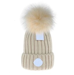 Cap Bucket Designer 2023 Bonnet Hommes Chapeaux Nouvelle Mode Femmes Dames Chaud Hiver Bonnet Grande Fausse Fourrure Pom Poms Bobble Chapeau En Plein Air 7.67