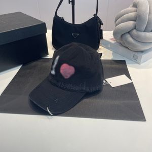 cap Casquette de créateur Chapeau de luxe pour femmes Casquette de baseball Design en forme de coeur Style haut de gamme Qualité Polyvalente en plein air Plage Voyage Cadeau d'anniversaire très bon