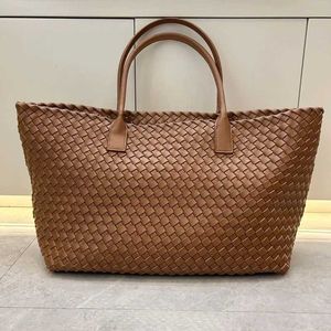 Capacité Venetaabottegas Grand sac à provisions tissé Sac fourre-tout en peau de vache Sac à main uni pour femme avec sac à main Fermeture à glissière ouverte Sacs à bandoulière pour dame de haute qualité Poignée en cuir Pou