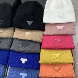 Casquettes 2023 Casquettes de crâne Casquettes d'hiver Chapeau tricoté Designer Lapin Polaire Cachemire Chapeaux Bonnet Hommes et Femmes Street Casual Bonnet Trucker Hat Wa