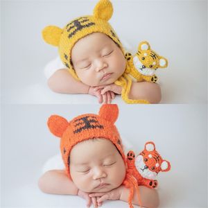 Casquettes Chapeaux 2pcs / set Bébé Pography Props Chapeau Poupée Tricoté Crochet Tigre Bébé Accessoires Fotografia Studio Shooting Po Props 220907