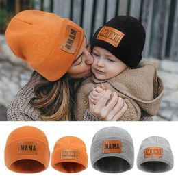 Caps Sombreros tejidos Madre Kids Hat Invierno Baby Beanie Hats Label de cuero Capa de niños para niñas Accesorios para niños Cosas infantiles 8 Colores 231202