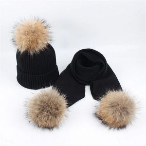 Casquettes Chapeaux De Luxe Adulte Enfants Chapeaux et Écharpes Vêtements De Neige Vêtements Tricotés Chauds Garçons Filles Articles De Marque D'hiver Famille Correspondant Tricots 231115