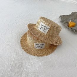Шапки Шляпы Летняя детская соломенная шляпа с этикеткой в Корейском стиле Соломенная шляпа из пшеницы для мальчиков и девочек Шляпа с солнцезащитным козырьком Солнцезащитный крем Праздничная детская пляжная шляпа 231115