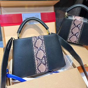 Capucin handtas tote tas dames crossbody tassen echte lederen verwijderbare riem mode letters bodem nagel schoudertassen twee maat