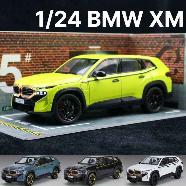 Car 1/24 BMW XM SUV Offroad Toy Tot Car 1:24 Modèle miniature en alliage Diecast Roues gratuites Pull Back Sound Light Collection Gift Kids Boy