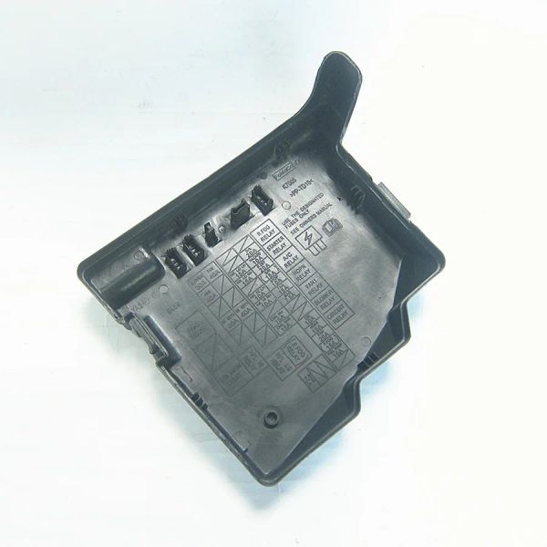 Accessoires de voiture intérieur boîte à fusibles couvercle supérieur DG80-66-76Y pour Mazda 2 2007-2012
