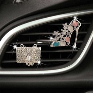 Désodorisant de voiture Désodorisant de voiture A Set Outlet Clip de parfum de parfum Talons hauts Sac clouté de diamants Couronne Décorations intérieures exquises L230523