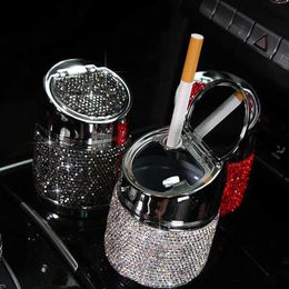 Auto-asbakken Creativiteit Luxe kristallen strass Auto-asbak Bekerhouder Metaal met diamant Draagbare sigarettenbeker Auto-interieuraccessoires Q231125