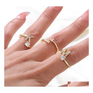 Coche DVR Anillos de banda Anillo de nudillo de cobre simple Letra geométrica K Zircon M Temperamento Personalidad abierta para mujeres Dedo Bagues Femme Party J DH2KD