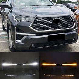 Luces diurnas LED DRL para coche para Toyota Innova 2022 2023 con indicadores de señal de giro luz de circulación diurna cubierta de luz antiniebla