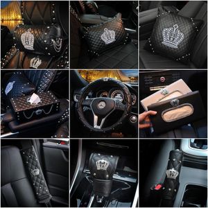 Auto -stoelafdekkingen Crown -serie Inerior Accessories For Girls Leather Steering Wheel Sun Visor Tiesue Box Kussens Zitgang Shifter Setsscar