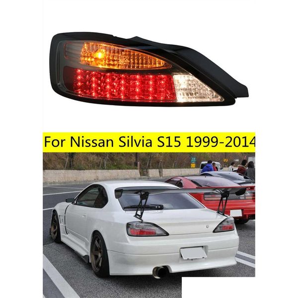 Fil de queue de voiture LED pour Nissan Siia S15 Assemblage de feux arrière 1999-2014 Feuille de feu arrière Signal de virage arrière inverse