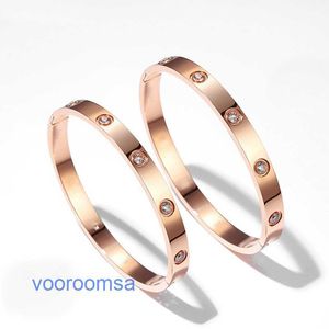 Bracelet de pneus de voiture pour femme en acier titane à la mode et polyvalent style Instagram incrusté de diamants unique haut de gamme en acier inoxydable pour avec boîte d'origine