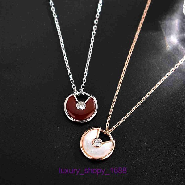 Collier de pneus de voiture classique tempérament populaire talisman en argent pur femme plaqué or rose 18 carats fritillaire blanche calcédoine rouge avec boîte d'origine