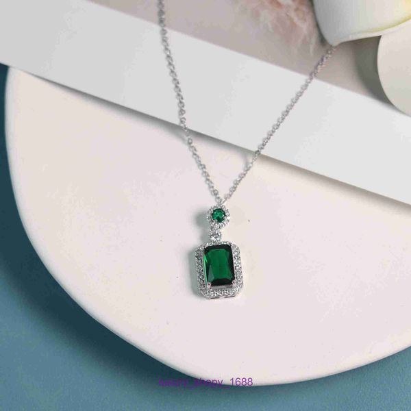 Pendentif de pneus de voiture Collier Meilleure vente Anniversaire Cadeau de Noël Papillon Incolore Titane Acier Zircon Collier Lumière De Luxe Femmes Sweate Avec Boîte D'origine