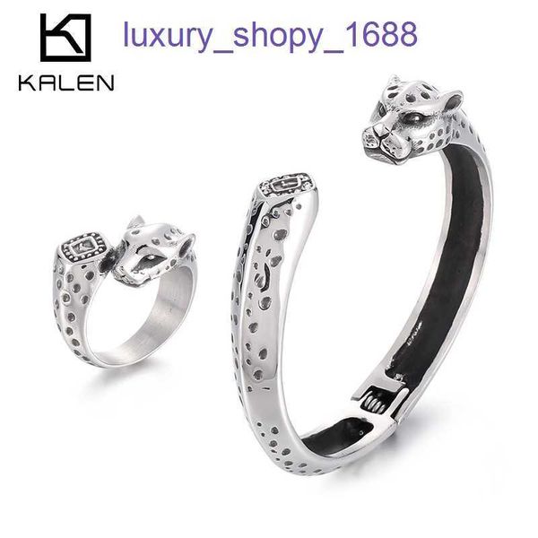 Pulsera de neumáticos de coche Moda para mujer Acero de titanio Moda y personalizado Estilo leopardo Anillo versátil Luz Patrón de lujo Mano abierta Tiene caja original