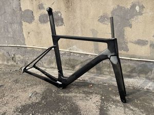 Auto -vrachtwagenrekken Model T47 Ostro vam Volledige zwarte glanzende frameset koolstoffiets wegkader met vork zitpost klemhoofdset met 32C schijfrem 230525