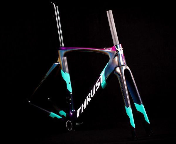 Supports de camion de voiture en vente Thrust Bicycle Carbon Road Frame Aero Cyclocross Roadbike Frameset Caméléon Couleur 2 ans de garantie Cadre de cadre de vélo 230621