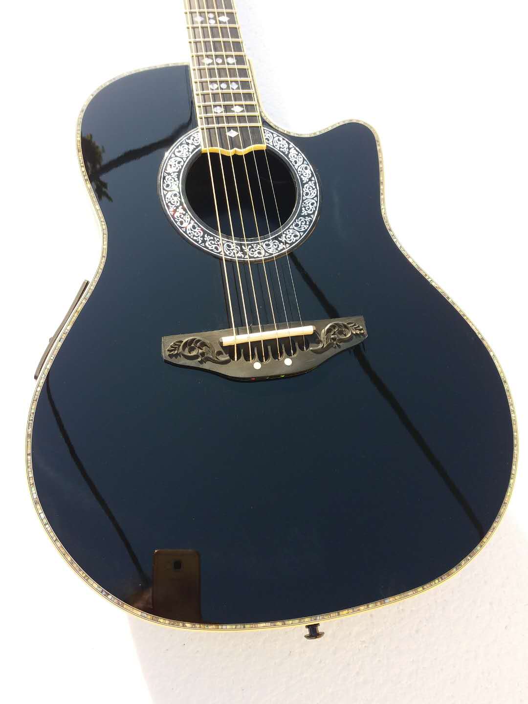 Kohlefaserkörper 6 Saiten Ovation Akustische E-Gitarre Ebony-Griffbrett mit F-5T PREAMP PICKUP EQ Professional Folk Gitare