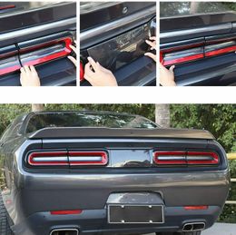 Garniture de décoration de feu arrière de voiture en Fiber de carbone, pour Dodge Challenger 2015 UP, accessoires extérieurs de style de voiture 239R