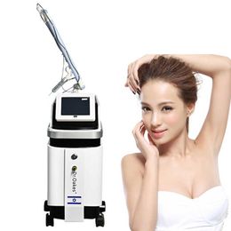 Machine de beauté de pelage de carbone Machine de détatouage au laser picoseconde Nd Yag pour le blanchiment de la peau Q commuté Pico Laser équipement de beauté clinique de salon