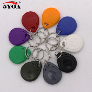 Carte 100 PCS / Lot EM4305 Copie réécrit de réécrit réécrit EM ID Keyfobs RFID Tag Key Ring Carte 125 kHz Badge de jeton de proximité duplique