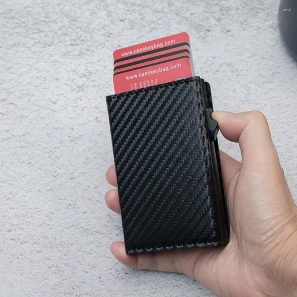 Titulares de tarjetas CASEKEY Hombres Smart Trifold Wallet Slim Minimalista Fibra de carbono PU Cuero Magnético Titular con ventana de identificación de bolsillo