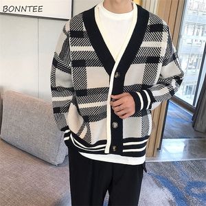 Cardigan Hommes Printemps Style Coréen Conception Simple Plaid Tricot Rétro Casual Unisexe Vneck Lâche Vintage Qualité Pull Chandails 220822