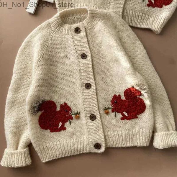 Cardigan hiver bébé fille vêtements pulls automne-hiver 2023 nouveau cardigan haut motif lapin brodé à la main pull veste pour enfants Q231206
