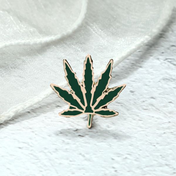 Prendre soin de la broch Brooch Émail Love Green Earth Lapel Pins Creative Seed Sapling Tree Lave Cactus Forest Plant Badge Sac Bijoux