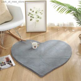 Tapijt Tapijt Effen Kleur Imitatie Konijnenbont Hartvormige Vloermat Pluche Huis Antislip Slaapkamer Woonkamer Decoratief Tapijt Q240123