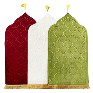 Tapijtgebedsmat voor moslim Ramadan flanellen aanbidding knielen Embossing Floor S Non-Slip Soft Portable Travel Rug 230320