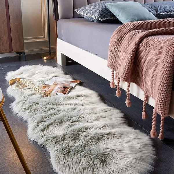 Tapis doux tapis irréguliers pour chambre à coucher tapis de sol en peluche tapis de laine en fausse fourrure salon salon tapis de chevet moelleux coussin de canapé 231023