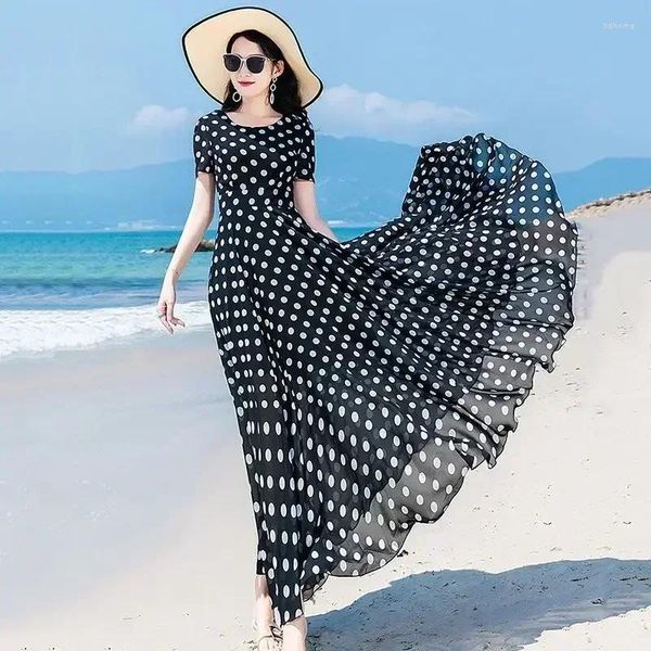 Tapis 2024 Mode d'été pour femmes Jupe en mousseline de soie Red Wave Dot Robe longue rétro Hepburn Beach Tendance