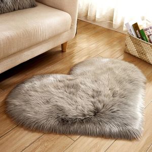 Carpets 40 50 cm en forme de coeur Anti-Skid Dining Room Home Paillomat Pousque en peluche Tapis vivant Mat à pied solide