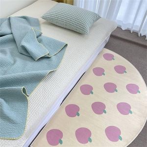 Tapijten Nordic Semikle Cirkel Apple Flanel Vloer Mat Tapijten Baby Kinderkamer Nursery Decor Carpet Ingangsmatten Slaapkamer Thuis Nachtkastje Decoratie