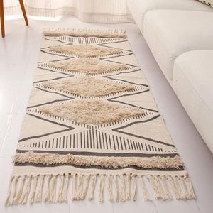 Tapis de style nordique fait à la main avec pompons antidérapants, doux, respirant, lavable, décoratif, pour chambre à coucher, décoration de la maison