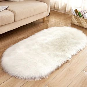 Alfombras Súper suave Piel sintética Piel de oveja falsa Sofá blanco Sofá Taburete Casper Vanity Silla Cubierta Alfombra / Alfombras de área peludas sólidas para sala de estar Dormitorio