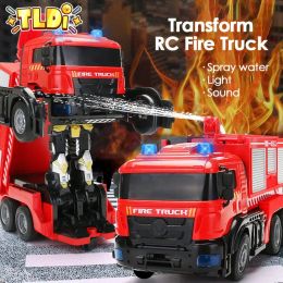 Auto's vervorming RC Car Kids Toy Spray Water Remote Control Fire Truck Electric Robot Cars met lichte en geluidskinderen cadeau