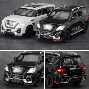 Voitures diecast modèles voitures 1/24 alliage en alliage Diecast nissan patrouille modèle Toy Car Simulation Sound Pull Back Collection Toys Véhicule pour Chi