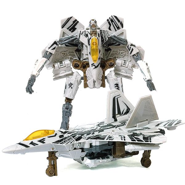 CARS HZX H606 G1 Transformation Action Figure Toy Starscream Modèle 18cm Abs Abs Mothable Joints Statue Déformation de voiture Robot No Box