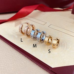 Pendientes de aro de cartílago Pendientes de diseño para mujer Pendientes Joyas de lujo Pendientes de diamantes de oro Pendientes de acero de titanio Pendientes de amor exquisita moda simple