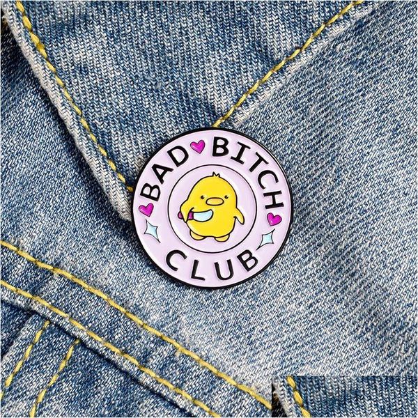 Accessoires de dessin animé Animaux mignons Bad Bitch Club Broche ronde créative Petit canard jaune Couteau de dessin animé Pin Badge Revers Étudiante F Dhp35