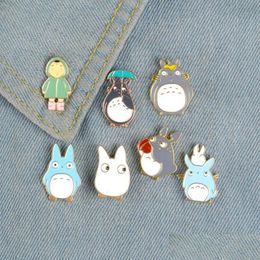 Accessoires de dessins animés mon voisin comique en émail épingles chinchilla broches sac de chemise badge